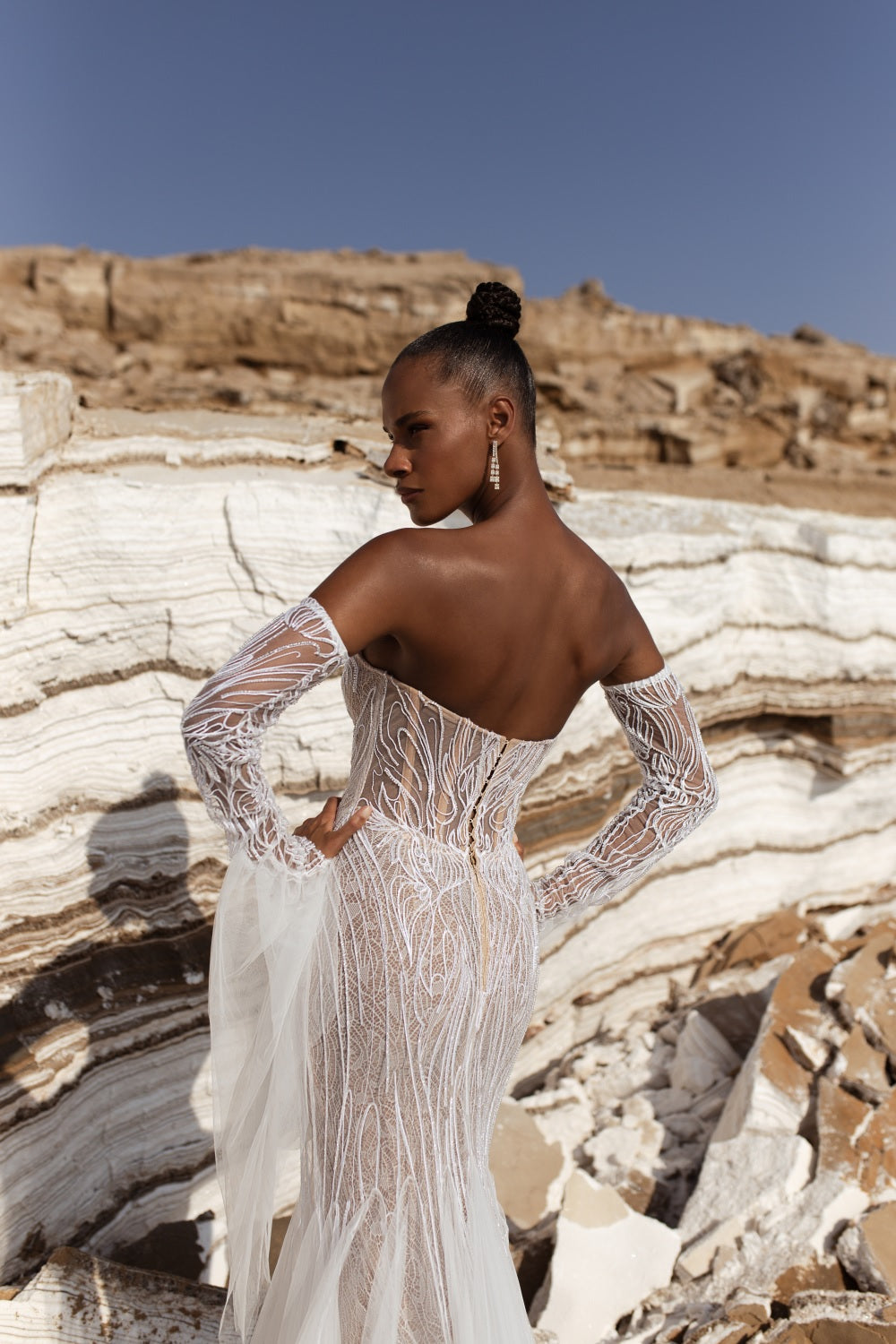 Ophelia #2557 – Julie Vino Romanzo Wedding Dress