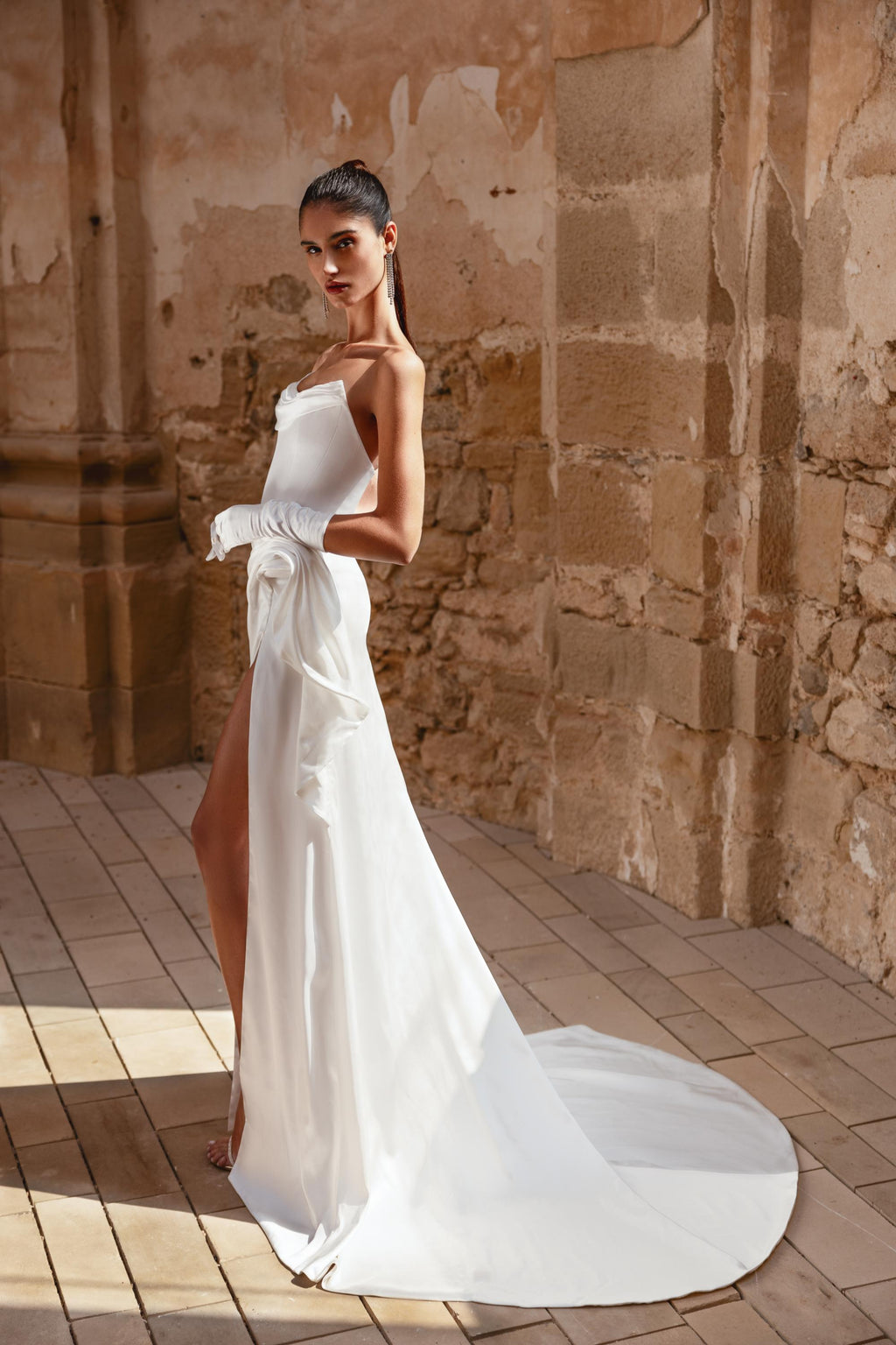 Diana #2663 – Romanzo by Julie Vino Wedding Dress