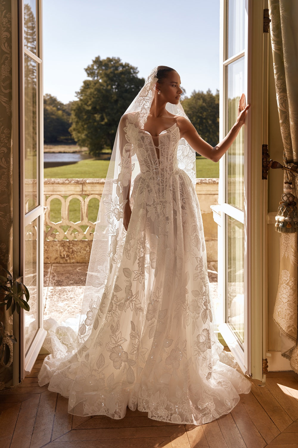 Dominique #3007 – Julie Vino Wedding Dress