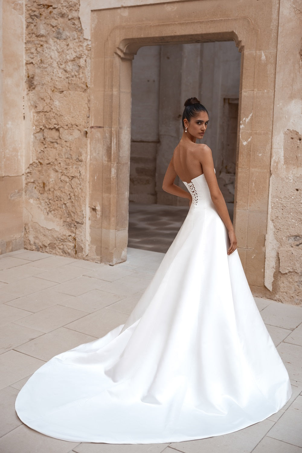 Leah PR25-11 – Pure by Julie Vino 2025 Wedding Dress