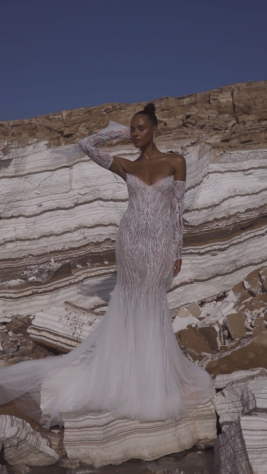 Ophelia #2557 – Julie Vino Romanzo Wedding Dress