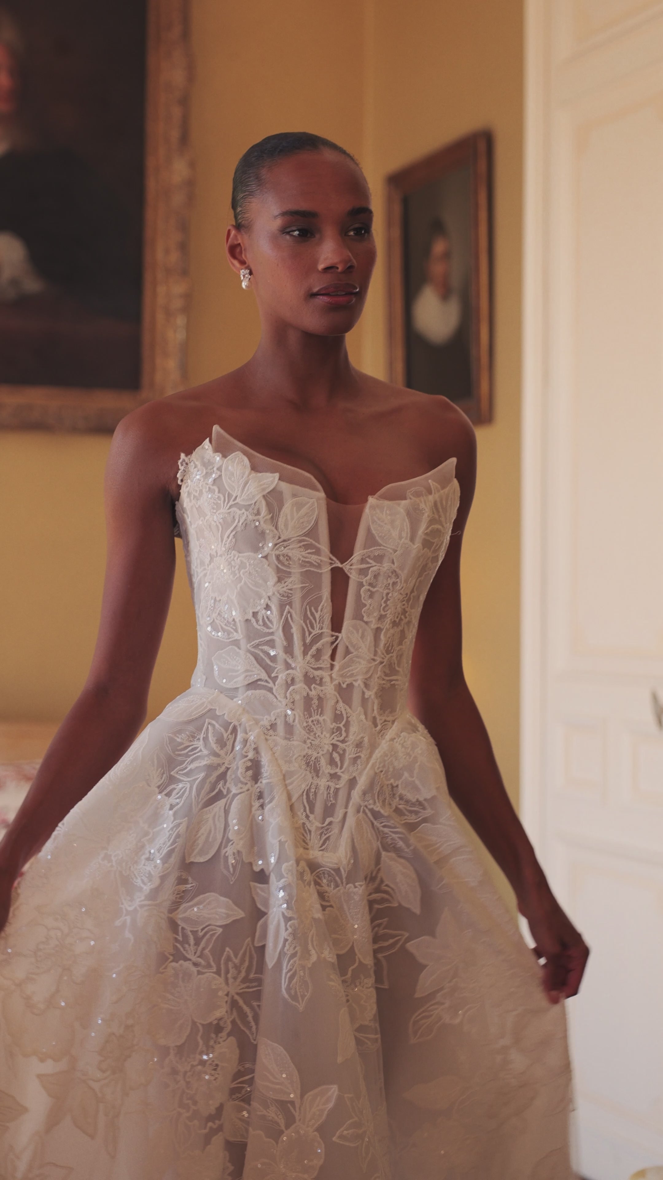 Dominique #3007 – Julie Vino Wedding Dress