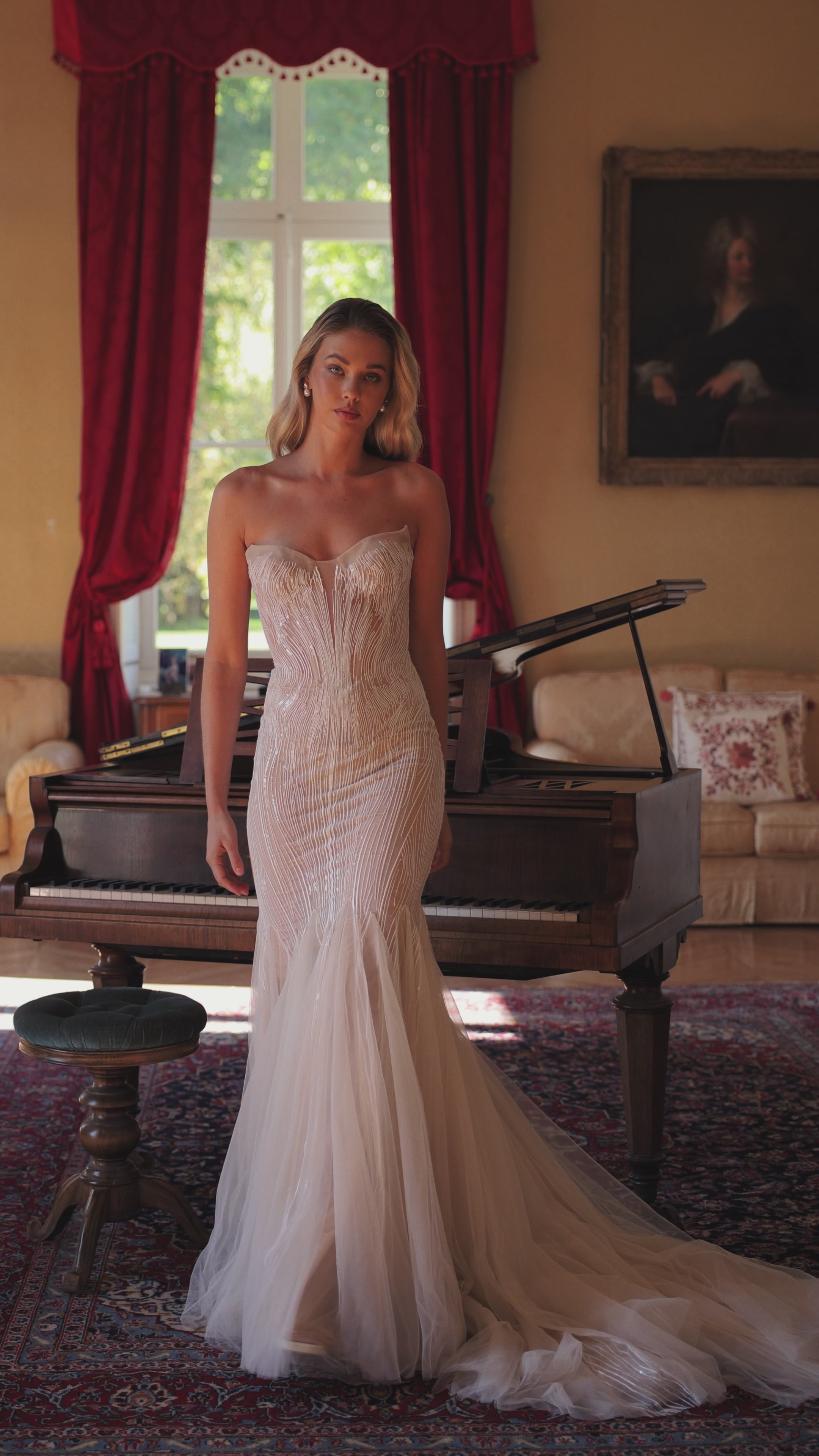 Veronique #2952 – Julie Vino Romanzo Wedding Dress